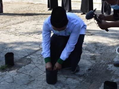 Kenang Pendiri yang Diasingkan, Pesantren di Blitar Tanam 76 Bibit Pala 