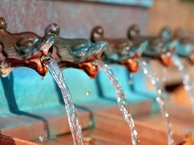 Panduan Bersuci Pemakai Sepatu: Dalil, Ketentuan Hukum, dan Tata Caranya