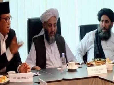 Taliban shows moderate face, Kiai As'ad: they must control Al-Qaeda and ISIS