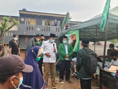 Bersama NU DKI, NU Care Jaksel Salurkan Uang Tunai untuk Korban Kebakaran Mampang