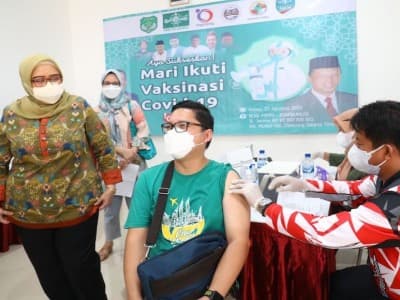 Kemnaker Terus Dorong Perusahaan Berikan Vaksinasi Bagi Pekerja dan Keluarga