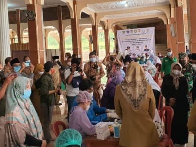 Pesantren Cipulus Purwakarta Vaksinasi Ribuan Santrinya