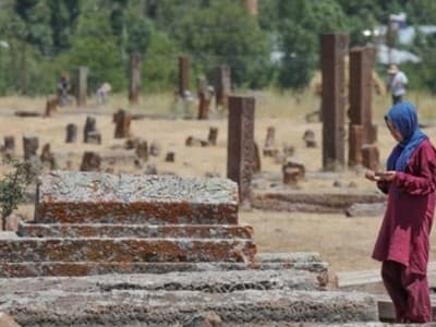 Menarik Tarif Pemakaman dalam Kajian Fiqih Islam