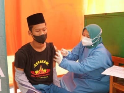 Jaga Kiai, Satgas NU Vaksinasi Santri El-Bayan Cilacap Jateng