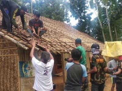 Ansor Jember Bedah Rumah Bantu Warga Terdampak Pandemi