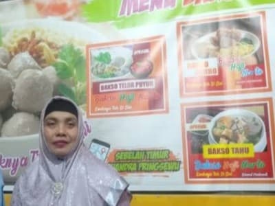Gerai Bakso Ketua LPNU Pringsewu Gratis untuk Warga Tak Mampu