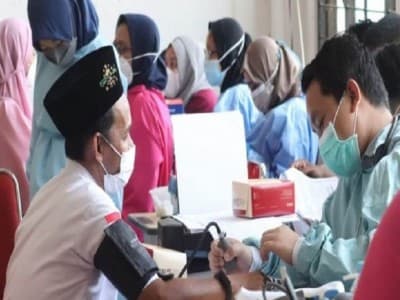 Thousands of santri participate in LAZISNU vaccination