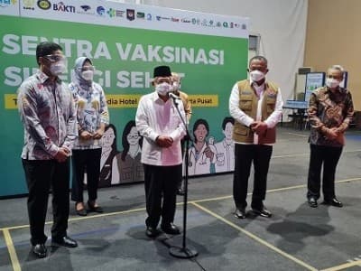 Pemerintah Targetkan Akhir 2021 Seluruh Masyarakat Sudah Disuntik Vaksin
