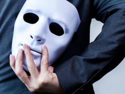 Khutbah Jumat: Ciri Orang Munafik dan Balasannya