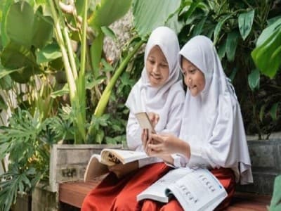 Towards a new normal school with face-to-face learning trials