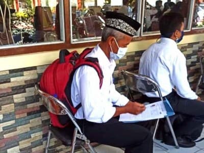 DPR Minta Pengumuman Hasil Seleksi Tahap I PPPK Guru Honorer Ditunda