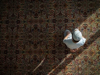 Antara Shalat di Awal Waktu, Berbakti kepada Orang Tua, dan Jihad