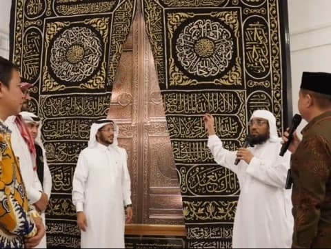 Kali Pertama Raja Salman Perintahkan Pergantian Kiswah Ka'bah pada 1 Muharram 
