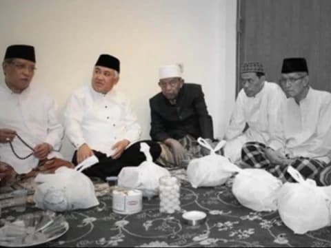 Khutbah Jumat Bahasa Jawa: Nguri-uri Tradisi kang Nuwuhake Paseduluran