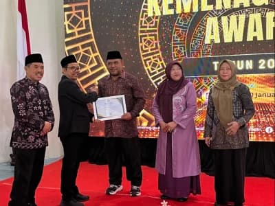 MI Muslimat NU Sidoarjo Raih Penghargaan Madrasah Internasional Inovatif