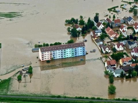 Menolong Korban Bencana, Meneladani Ajaran Nabi Muhammad 