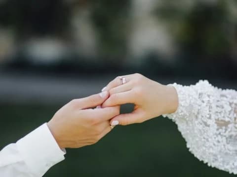 Khutbah Jumat: Hikmah dan Faedah Pernikahan