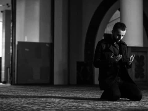 Khutbah Jumat: 6 Tanda Diterimanya Taubat Seorang Pendosa 