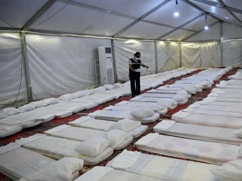 Tenda Ber-AC di Armuzna dalam Pandangan Hukum Islam