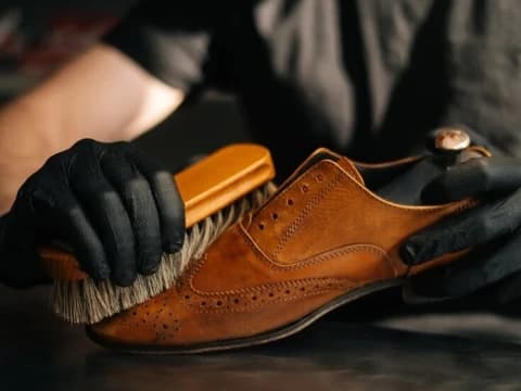 Hukum Jual Beli Sepatu dari Kulit Babi