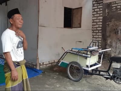 Nabung Bareng Istri, Pengayuh Becak di Sampang Terpaksa Bakal Berangkat Haji Sendiri