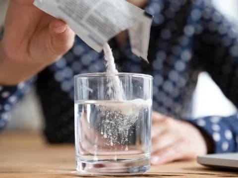 Benarkah Minum Oralit Bisa Cegah Dehidrasi saat Puasa?