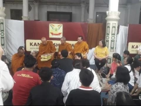 Menginap di Tempat Habib Luthfi, Biksu Thudong Diberi Fasilitas Pijat