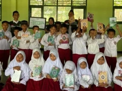 LAZISNU Yogyakarta Salurkan Al-Qur’an dan Juz Amma ke MI Tahfidz Serayu Bantul