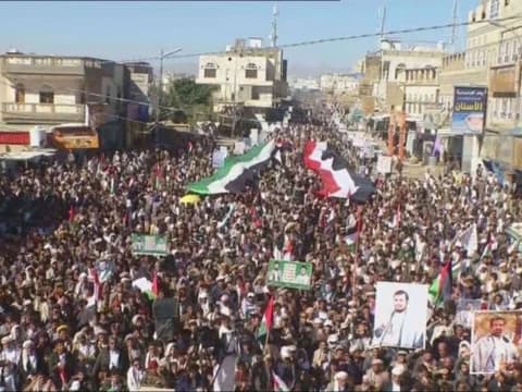 Protes Puluhan Ribu Massa di Yaman, Kecam Invasi Gabungan AS dan Inggris