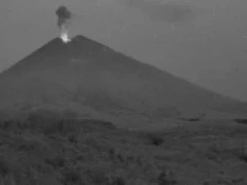 Gunung Semeru Kembali Erupsi, PVMBG: Waspadai Potensi Awan Panas, Guguran Lava, dan Lahar