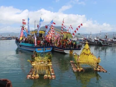 Larung Sembonyo Jadi Wujud Syukur Nelayan di Pantai Prigi Trenggalek, Tradisi Apa Itu?