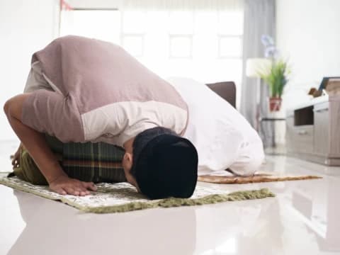 Khutbah Jumat: Isra Mi’raj, Gelar Kemuliaan Nabi Muhammad dan Kewajiban Shalat