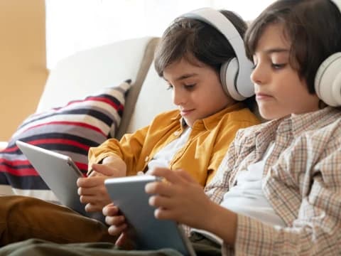 Mendidik Anak Bijak Menggunakan Gadget Saat Liburan