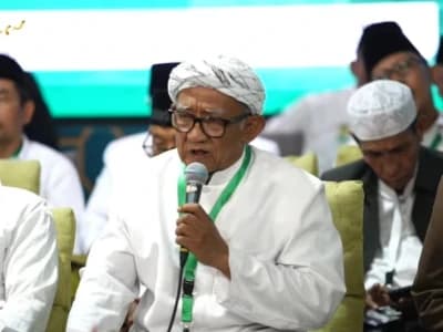 Wakil Rais Syuriyah PWNU Jatim Ijazahkan Shalawat Badawi Kubro dalam Mujahadah Pejuang NU