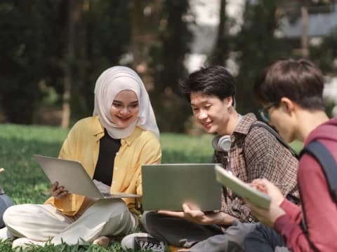 Pemaksaan Nama Dosen di Jurnal Mahasiswa (freepik)