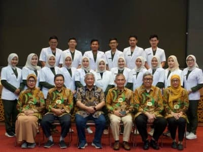 Ragam Kisah Menarik 17 Dokter Baru Unusa yang Baru Diambil Sumpah