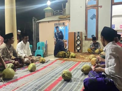 Perayaan Maulid di Bangkalan, Tamu Undangan Diberi Kelapa Muda