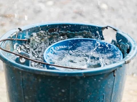 Najis Tersangkut di Saluran Air, Bagaimana Status Airnya?