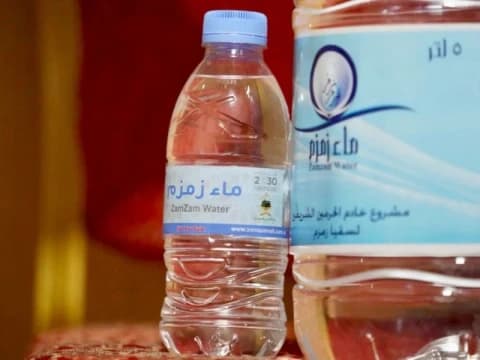 Walau 1 Mililiter, Jamaah Haji Dilarang Bawa Air Zamzam di Koper Bagasi