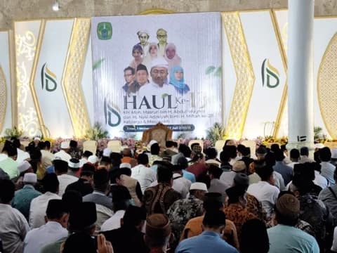 Peringati Haul Ke-13 KH Masruri Mughni, Ribuan Jamaah Padati Pesantren Al-Hikmah Brebes