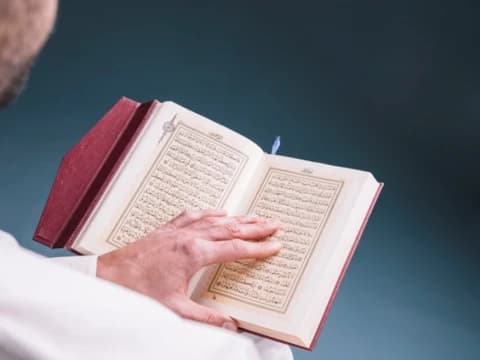 Khutbah Jumat Bahasa Minang: Rahasio al-Quran Diturunkan Baransua-ansua