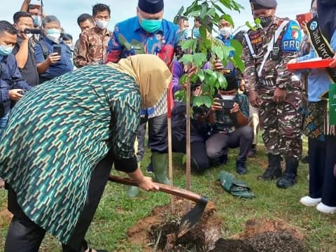Tingkatkan Produksi Oksigen, PBNU Tanam 5000 Pohon di Palembang