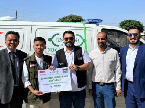 Bantu Warga Palestina di Gaza, NU Care-LAZISNU Serahkan Unit Ambulans