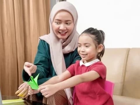 Cegah Perilaku Menyimpang, Kenali 5 Tahapan Perkembangan Seksual pada Anak