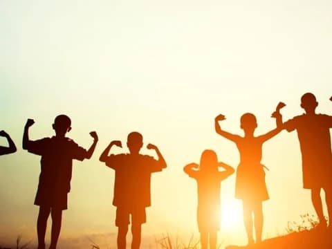 Siapa yang Bertanggung Jawab Membiayai Anak Terlantar? Ini Jawaban Lengkap Menurut Fiqih Islam