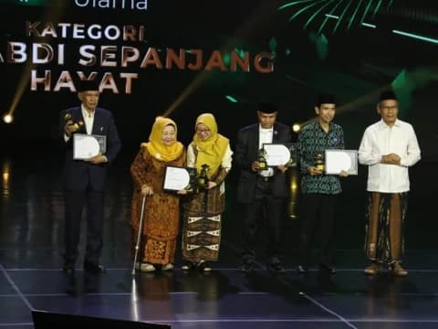 4 Ulama Sepuh Penerima Anugerah 1 Abad NU Kategori Pengabdi Sepanjang Hayat