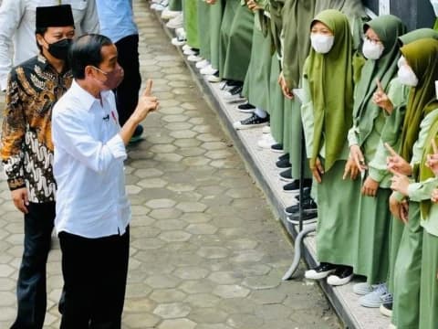 100% Santri API Asri Tegalrejo Sudah Divaksin, Presiden Jokowi: Bisa Jadi Contoh