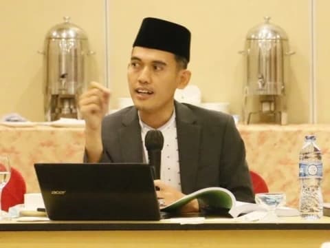 Pemerintah Longgarkan Penggunaan Masker, Ketua MUI: Shalat Jamaah Sudah Tak Perlu Pakai
