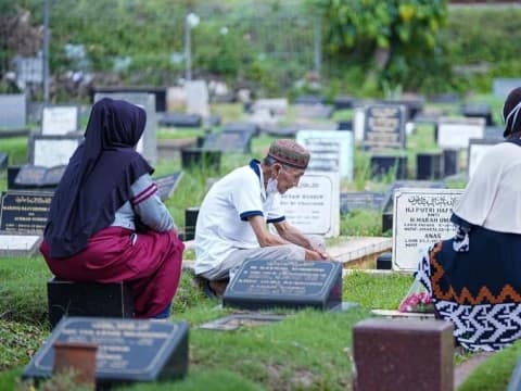 Bacaan Tahlil Lengkap ketika Ziarah Kubur