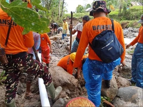 Banser Bagana Bangun 300 Meter Pipa Air Bersih di Agam, Kembali Mengalir Setelah 10 Hari Terputus